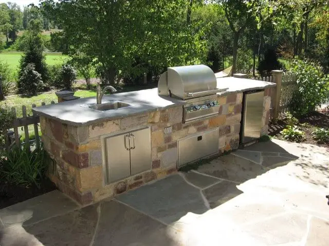 Flagstone Patio Outdoor Kitchen
