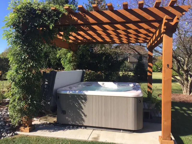 Living Screen hot tub